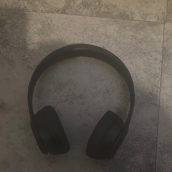 Wireless Black Headphones - Picture 4 of 6